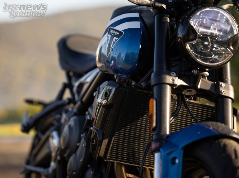 Triumph-Trident 660-Motorcycle-Aggressive Design-Triple Tribute Edition