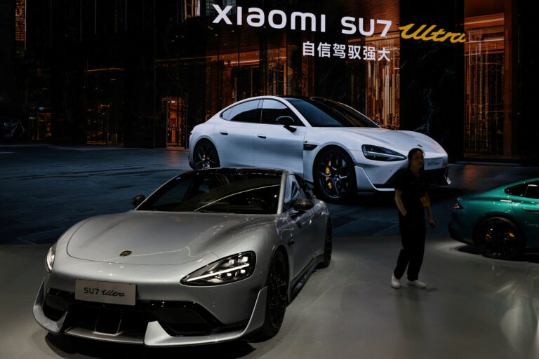 Xiaomi-SU7-electric car-quality issues-customer lawsuit-carbon fiber hood