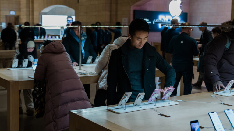 apple-iphone-india production-supply chain-donald trump-tim cook