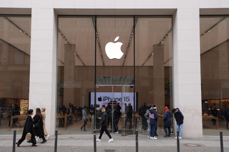 apple-third-party payment-europe-digital monopoly-user security-Instacar