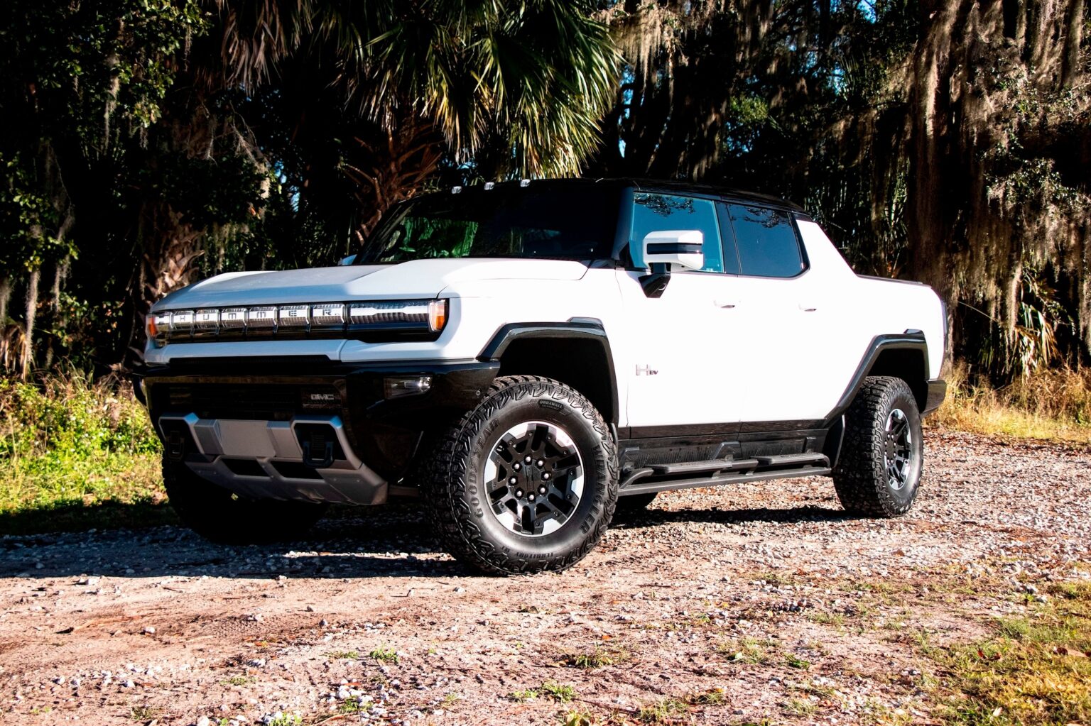 hummer-electric SUV-King Crab feature-bi-directional charging-carbon fiber-Super Cruise