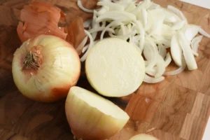onion chopping-onion tears-sharp knife-Cornell University research-tear reduction methods