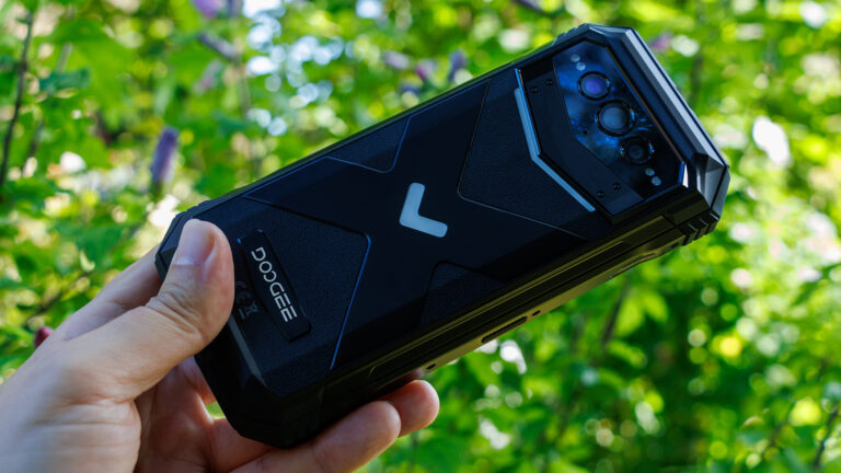 rugged smartphone-Doogee V Max S-22000mAh battery-professional cameras-IP69K resistance-military standard