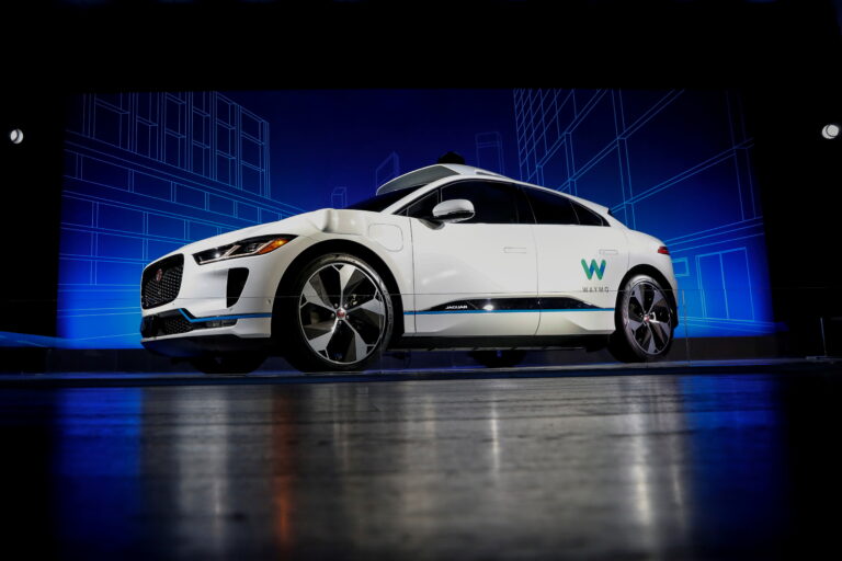 waymo-robotaxi-jaguar i-pace-autonomous cars-smart transportation
